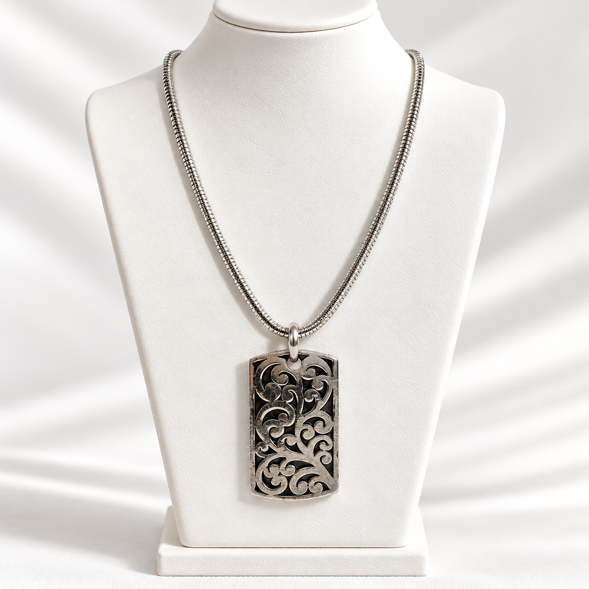 The Evangeline Pendant Necklace — Pre-Loved